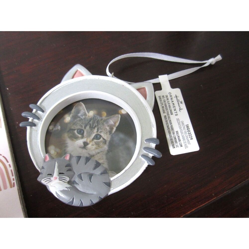 NEW WITH TAGS HALLMARK  KITTY PICTURE FRAME ORNAMENT NON DATED